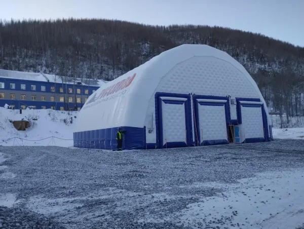Ремонтный пневмоангар АО «ОРК» с закрытыми воротами в Хабаровском крае